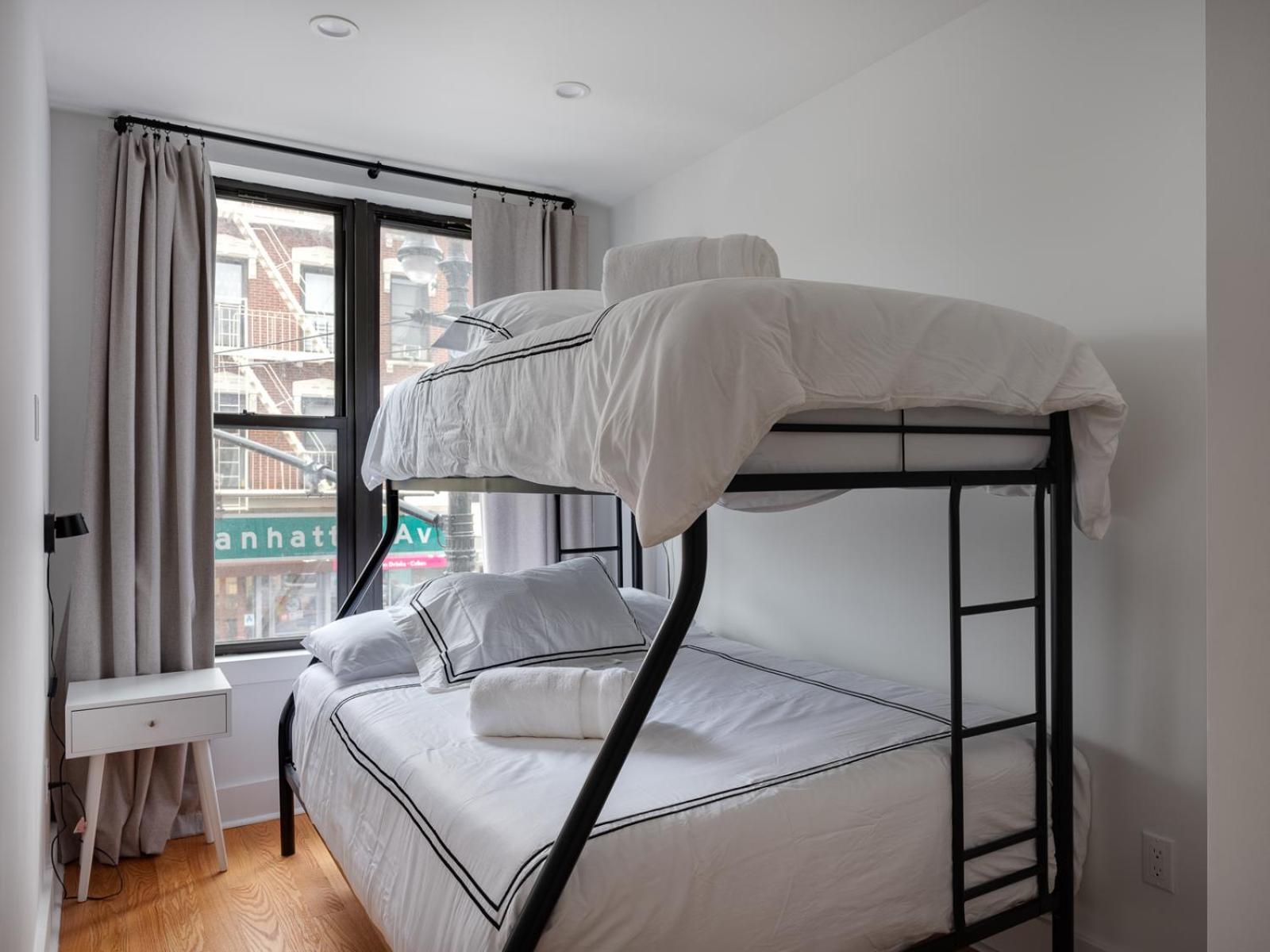 Three Bedroom Brooklynite Suite! New York Eksteriør bilde